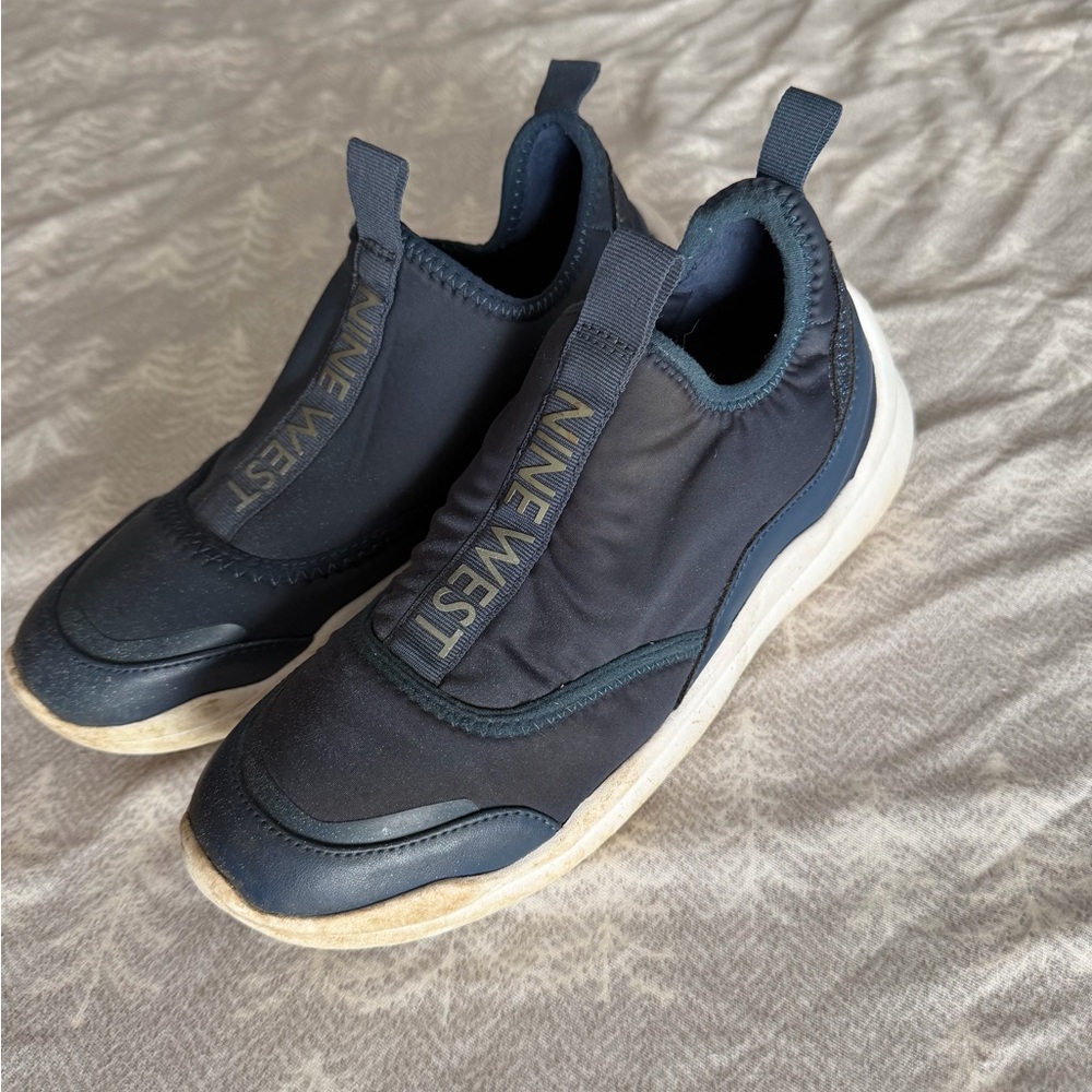 Nine West No Lace Sneakers Women’s Size 6